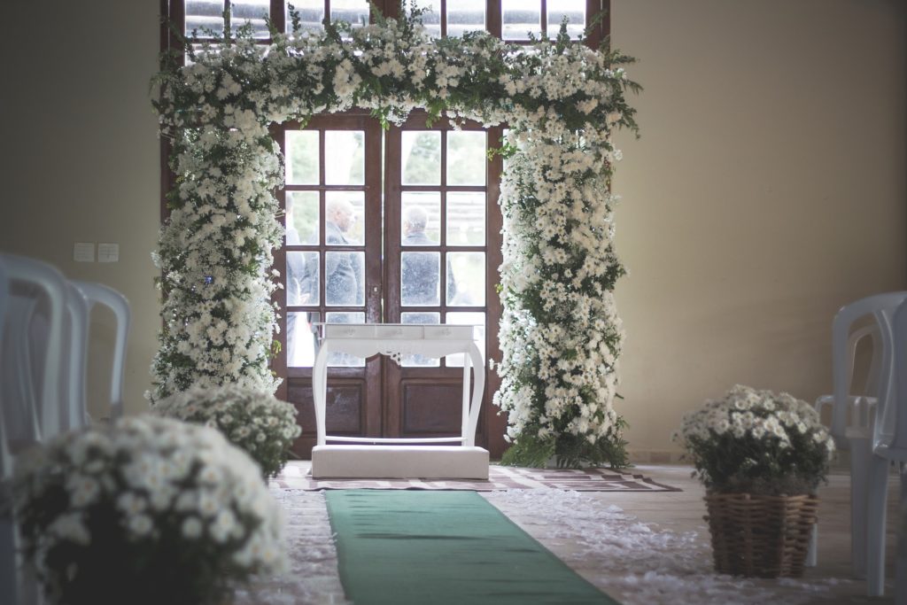 Saiba como organizar uma festa de casamento perfeita e econômica